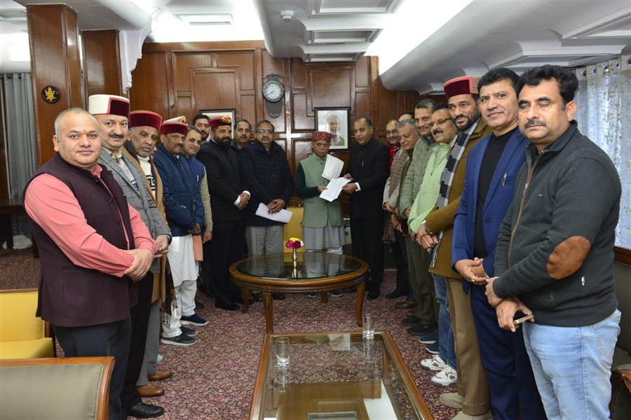  राज्यपाल शिव प्रताप शुक्ल ने विधानसभा स्पीकर कुलदीप सिंह पठानिया को राजभवन बुलाया