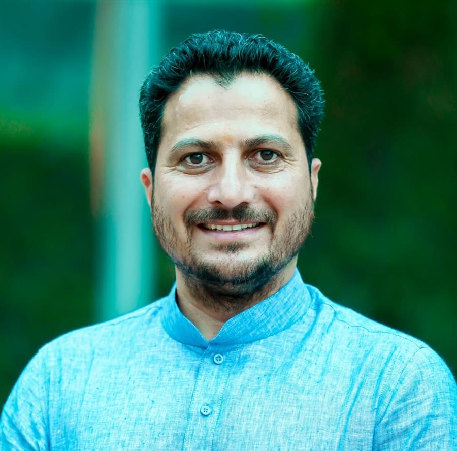 विधायकों की बगावत के बाद अब रेवडियाँ बाँट रहे सीएम : राकेश जमवाल