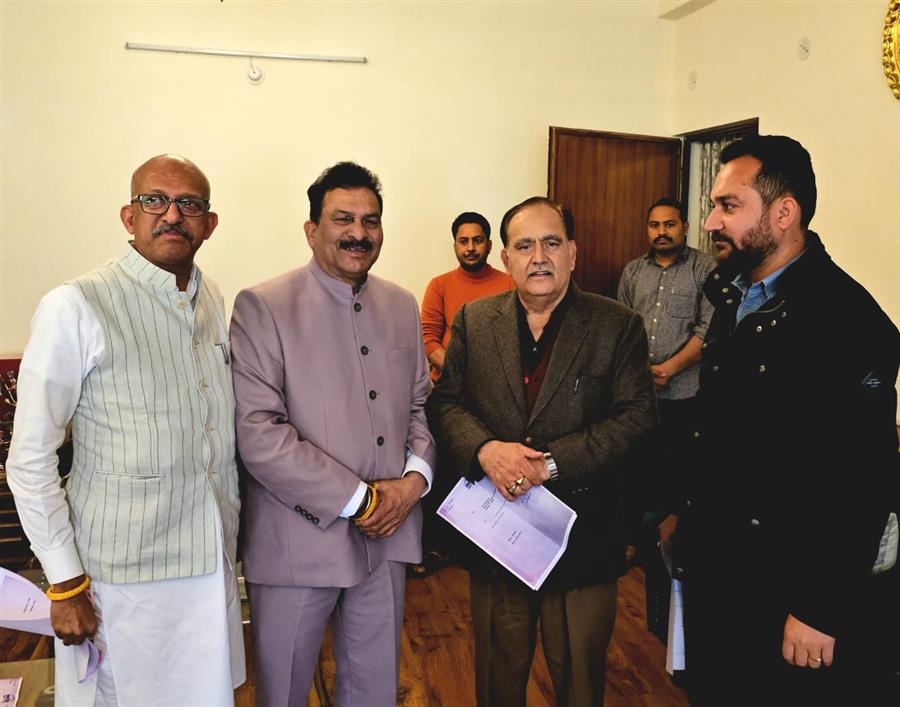 निर्दलीय विधायक होशियार सिंह, केएल ठाकुर और आशीष शर्मा ने दिया विधायक पद से इस्तीफा