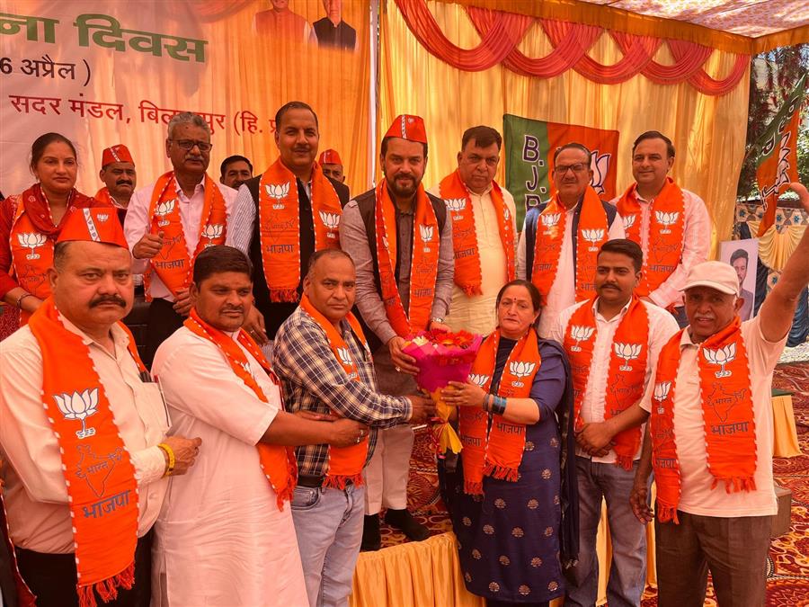 कांग्रेसी नेता अपने लगाए आरोपों के सबूत दें: अनुराग ठाकुर