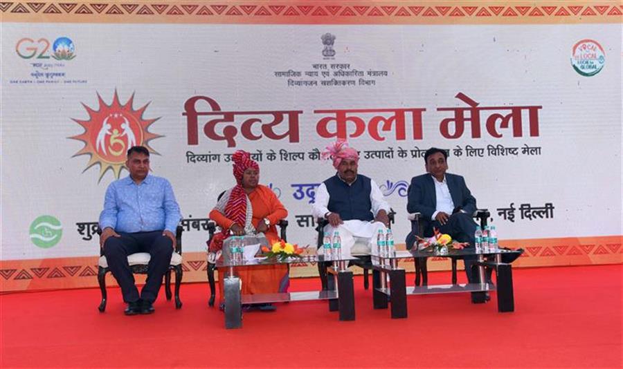 इंडिया गेड पर दिव्य कला मेले का उद्घाटन