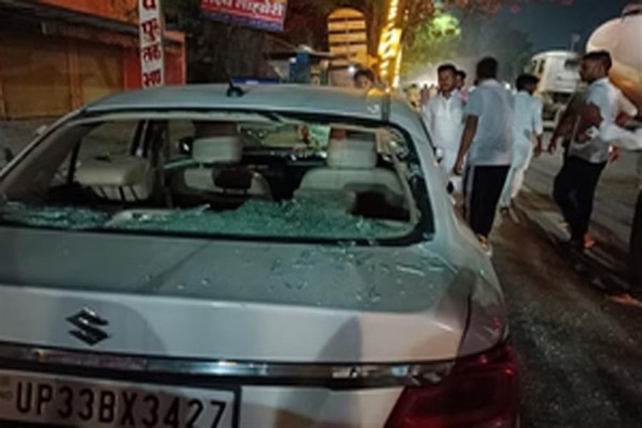 अमेठी में कांग्रेस कार्यालय के बाहर खड़ी दर्जनों गाड़ियों में तोड़फोड़, अज्ञात लोगों ने किया हमला