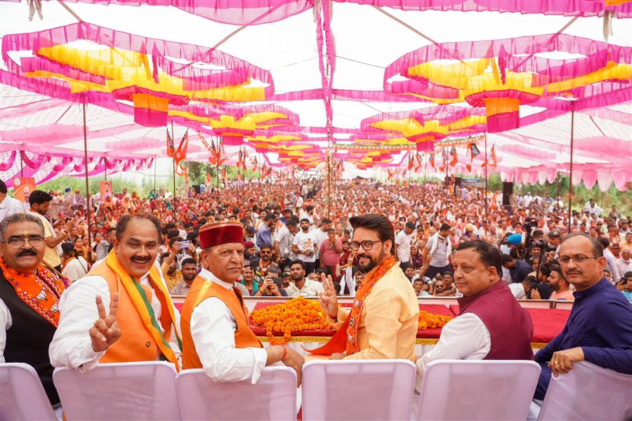 कांग्रेस अंग्रेजों की नीति 'बांटो और राज करो' पर कर रही काम : अनुराग ठाकुर