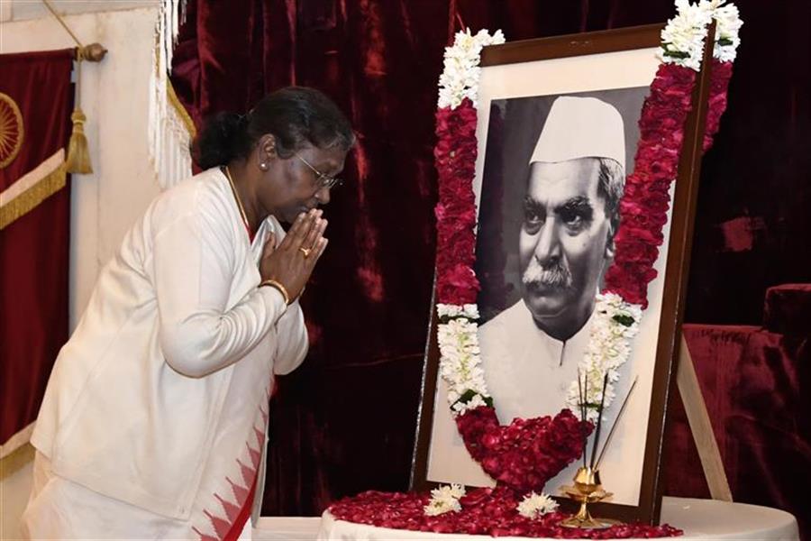 प्रधानमंत्री नरेन्द्र मोदी ने डॉ. राजेंद्र प्रसाद जी की जयंती पर श्रद्धांजलि अर्पित की