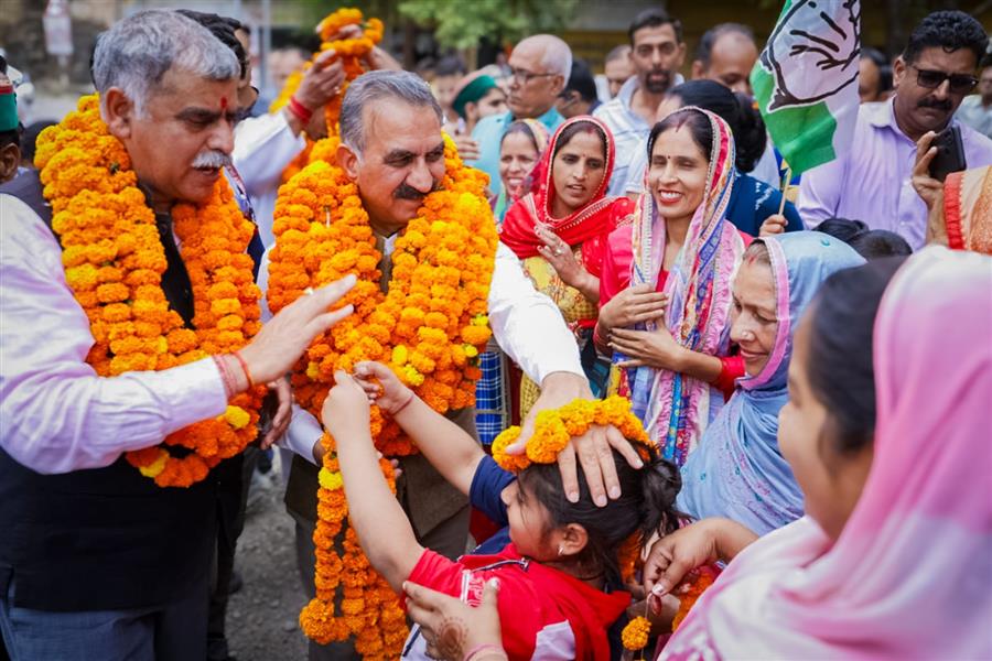 ज्वालामुखी में C M Sukhu का जोरदार स्वागत