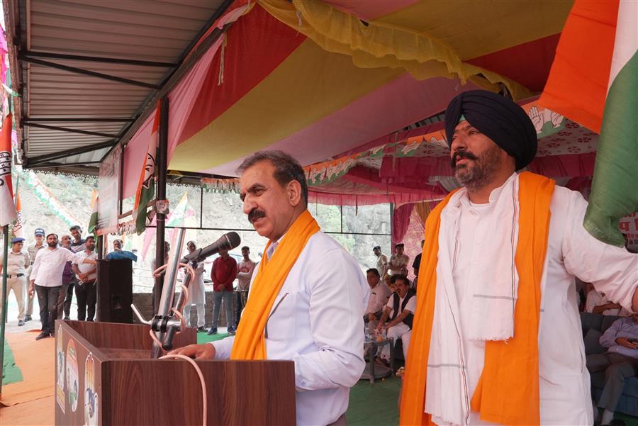 कमल ख़रीदककर चुनाव लड़ रहे पूर्व विधायकों के साथ नहीं भाजपा के ईमानदार कार्यकर्ता : मुख्यमंत्री