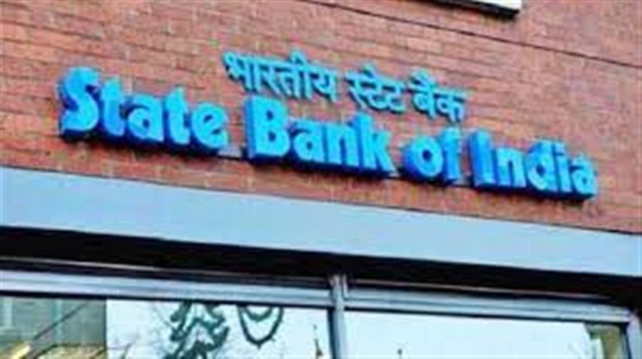 State Bank of India लेडीज क्‍लब की अध्‍यक्षा ने धर्मशाला में शिक्षा एवं पोषण के लिए सहायता प्रदान की