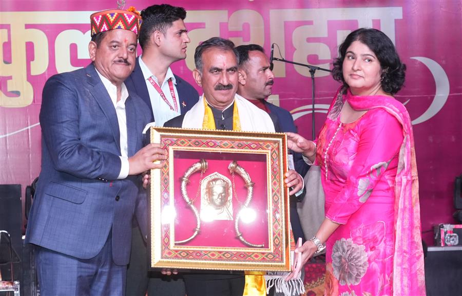 मुख्यमंत्री ने अन्तरराष्ट्रीय कुल्लू दशहरा उत्सव-2024 की अन्तिम सांस्कृतिक संध्या की अध्यक्षता की