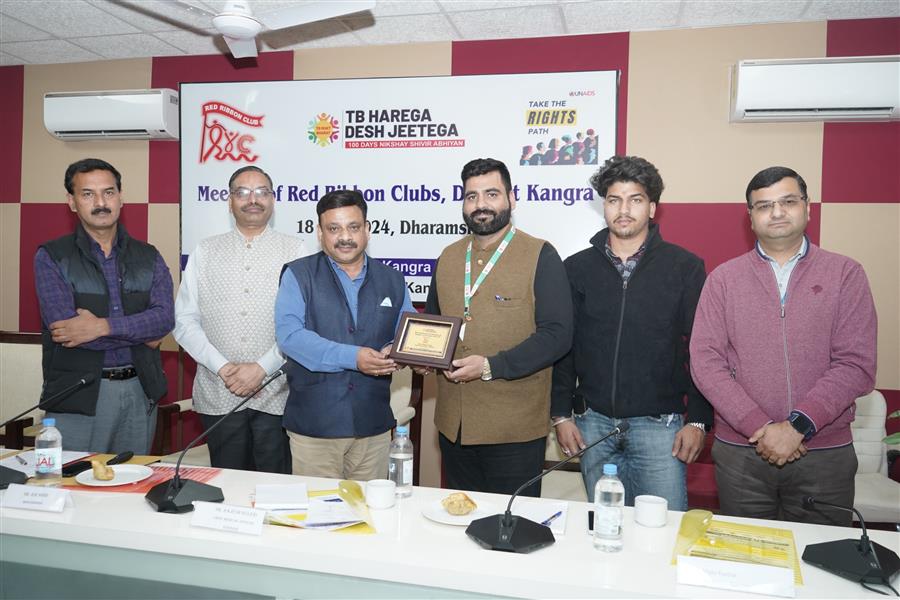 धर्मशाला में रेड रिबन क्लबों की बैठक का आयोजन
