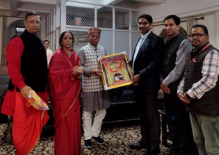 राज्यपाल ने मां ज्वालामुखी के मंदिर में ज्योति के किए दर्शन