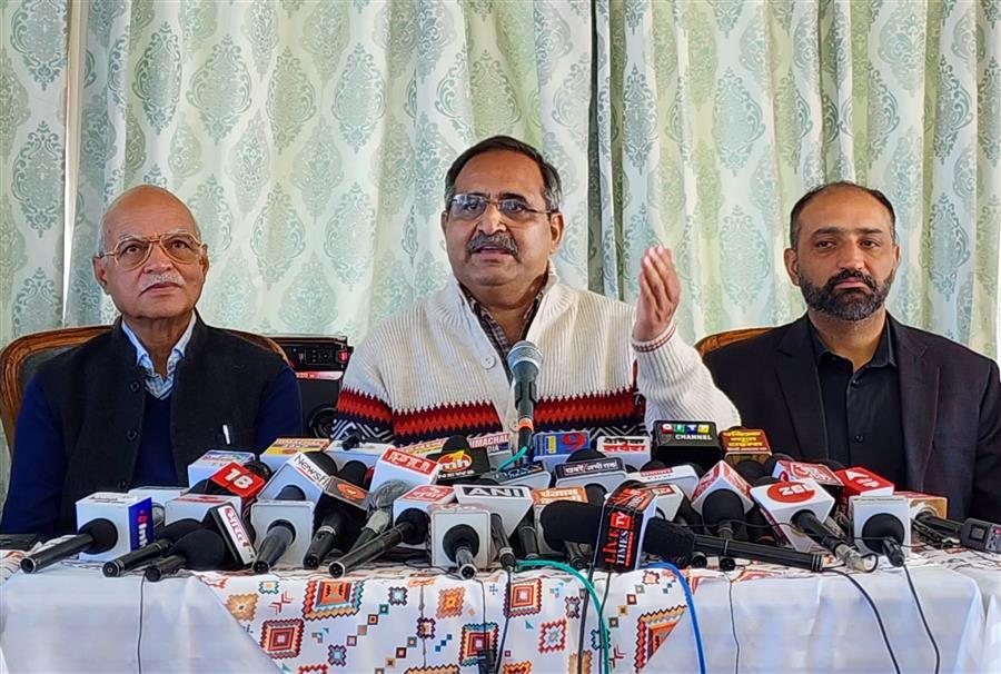 सरकार हर मोर्चे पर बुरी तरह फेल : रणधीर