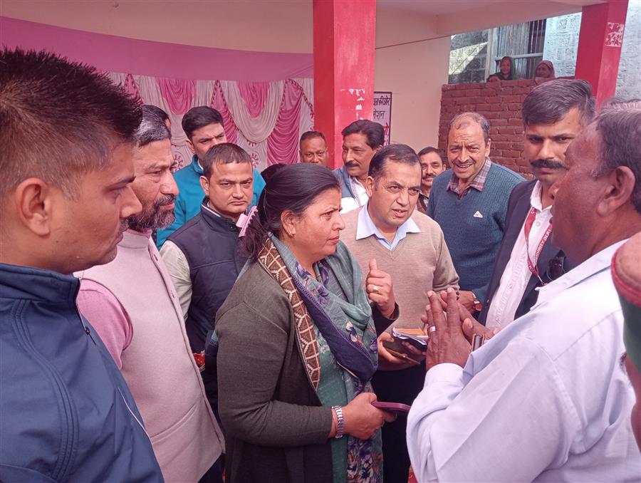 देहरा में चल रहे 300 करोड़ के विकास कार्य, बनेगा सबसे विकसित क्षेत्र: कमलेश ठाकुर