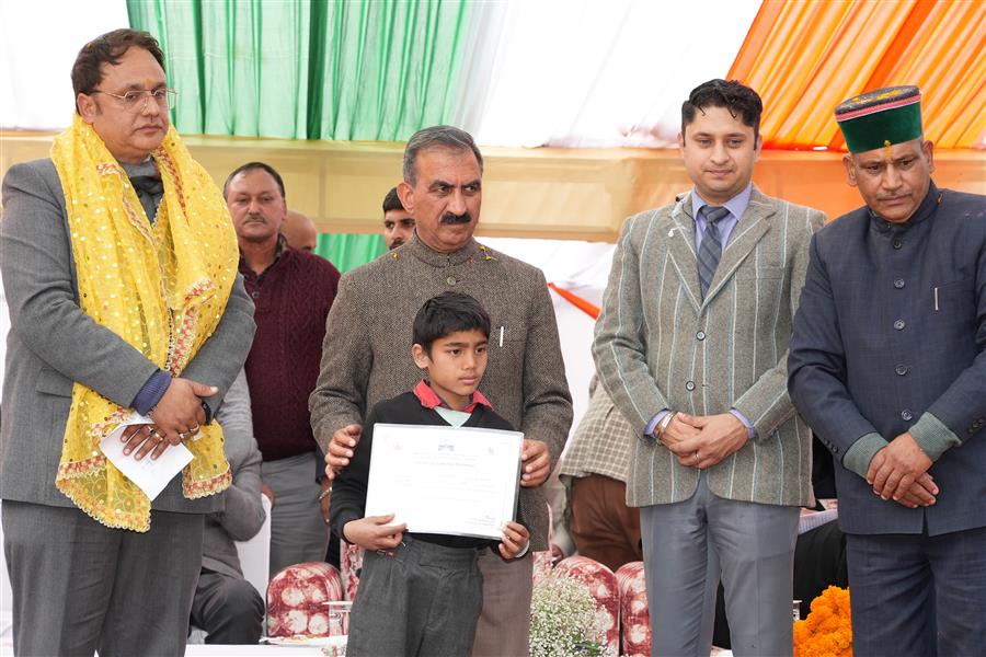 मुख्यमंत्री ने दी चुनौती, भाजपा का एक भी नेता कह दे कि वह देंगे ओपीएस