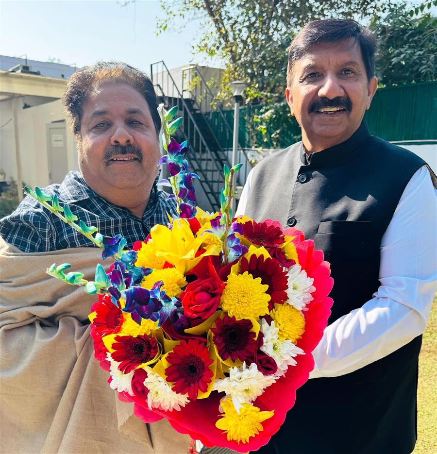 उप-मुख्यमंत्री ने राजीव शुक्ला से भेंट की