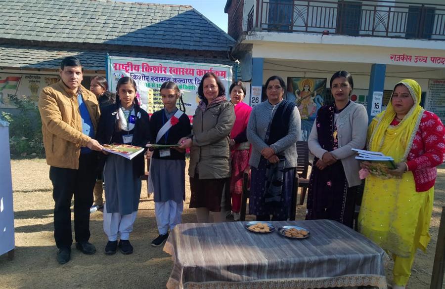 देहरियाँ स्कूल में किशोर स्वास्थ्य एवं कल्याण दिवस मनाया गया