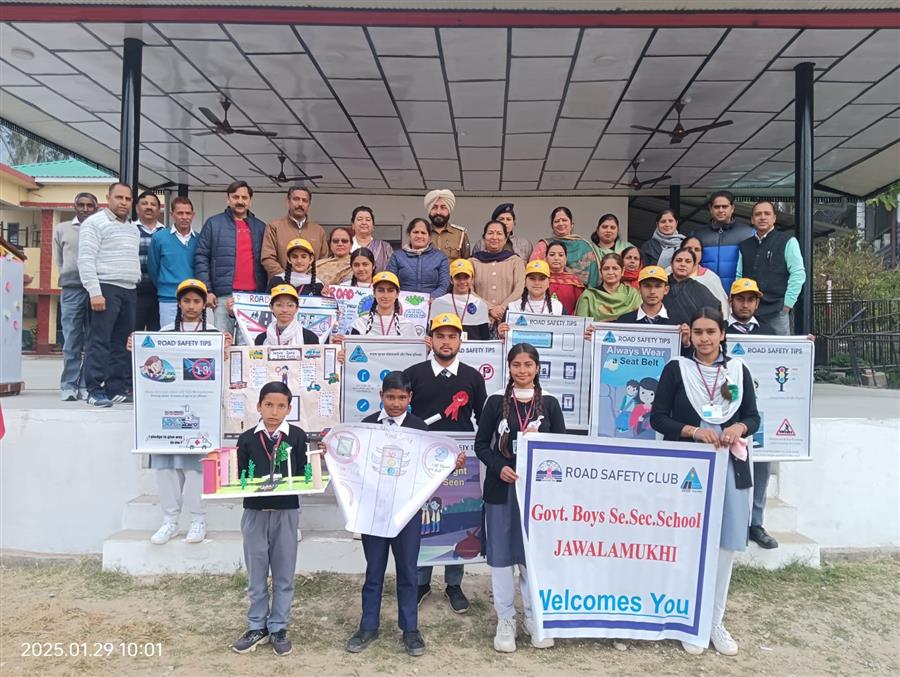 बच्चो को सड़क सुरक्षा के नियमो के बारे में विस्तृत जानकारी दी