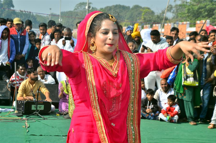 ब्रह्मसरोवर के तट ने देश की सांस्कृतिक विरासत को एक जगह एकत्रित कर बनाई नई पहचान