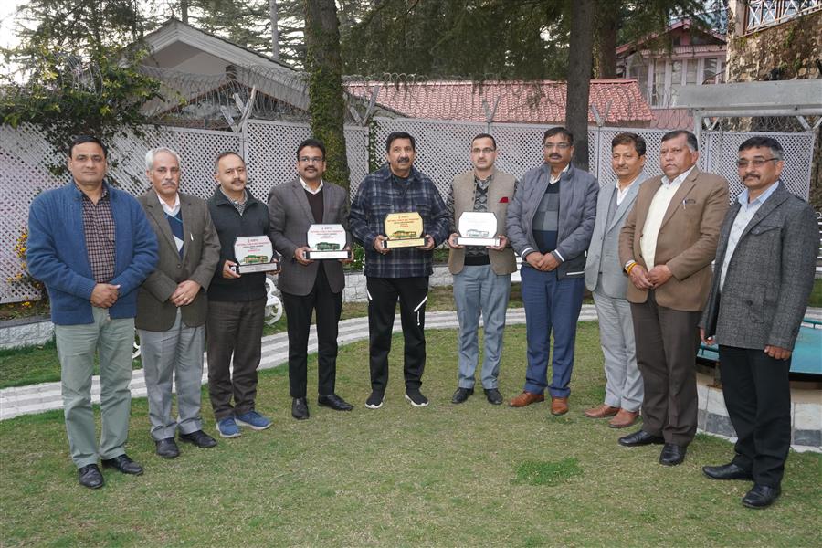 उप-मुख्यमंत्री ने चार राष्ट्रीय पुरस्कार जीतने पर परिवहन निगम को बधाई दी