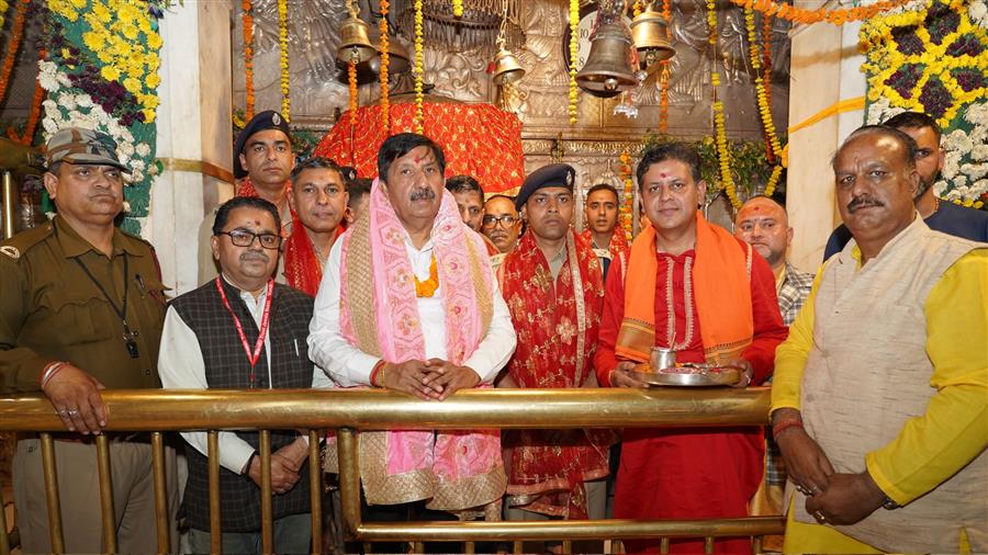 Deputy C M मुकेश अगिनहोत्री ने ज्वालामुखी मंदिर में शीश नवाया