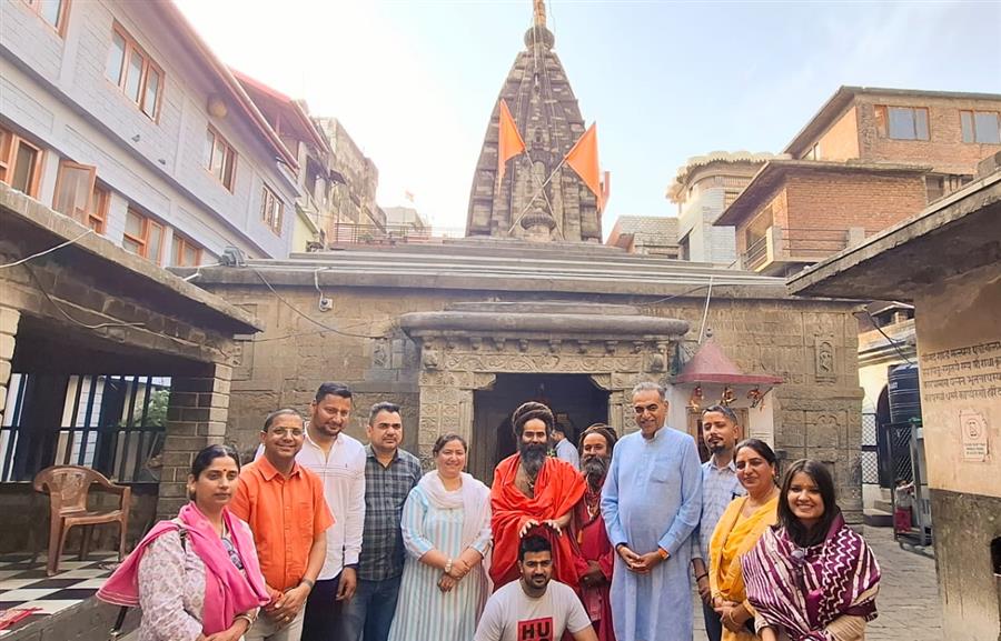 Sanjay टंडन ने श्री बालाजी भूतनाथ मठ में जाकर दर्शन एवं पूजा-अर्चना की