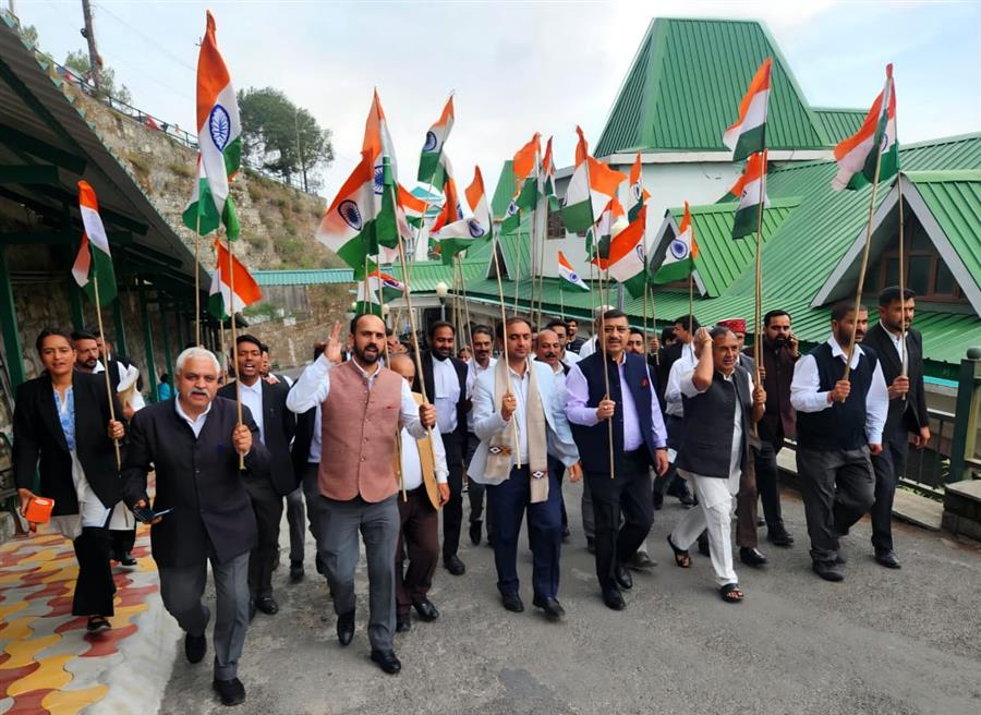 शिमला बार एसोसिएशन ने ऑपरेशन सिंदूर एवं भारतीय सेना के सम्मान में निकाली तिरंगा यात्रा