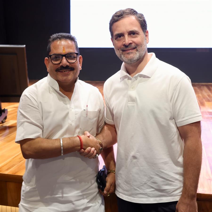 राहुल गांधी ने थपथपाई दीपक शर्मा की पीठ