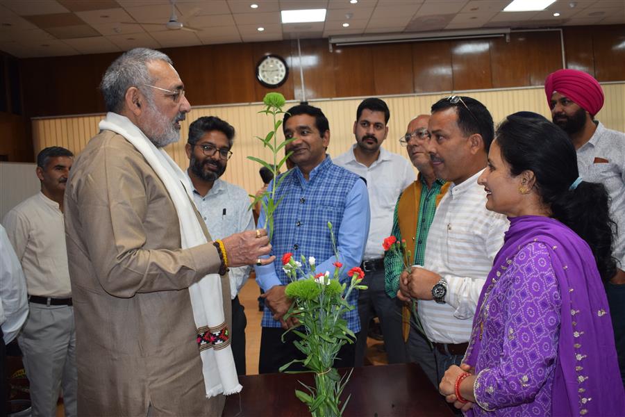 केन्‍द्रीय वस्त्र मंत्री गिरिराज सिंह ने बीओबी ऑर्गेनिक्स, का उद्घाटन किया