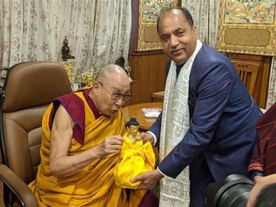 सीएम जय राम ठाकुर Dalai Lama से मिले