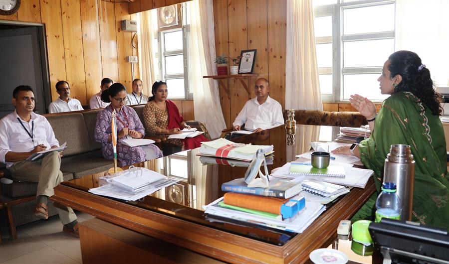 धान और मक्की की फसलों का बीमा 15 जुलाई से पहले अवश्य कराएं : एडीएम शिल्पी वेक्टा