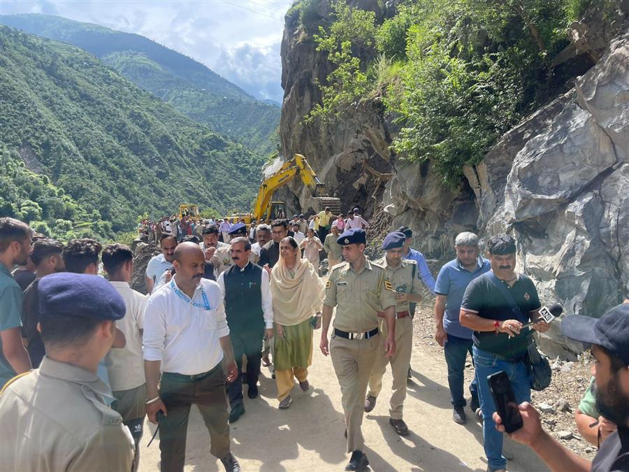 लगभग 6000 मणिमहेश यात्रियों को बसों व टैक्सियों के माध्यम से सुरक्षित निकाला गया