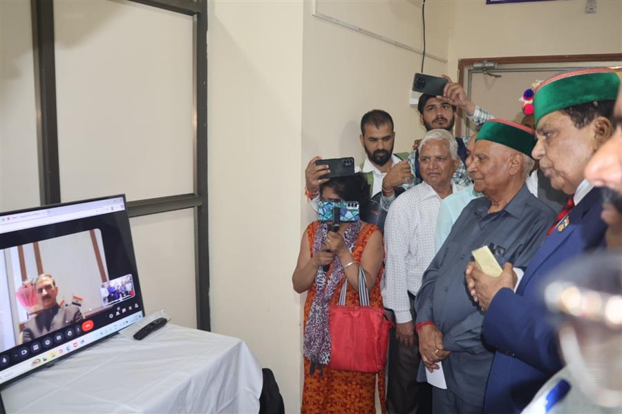 मुख्यमंत्री ने टांडा चिकित्सा महाविद्यालय में रॉबोटिक सर्जरी का शुभारम्भ किया