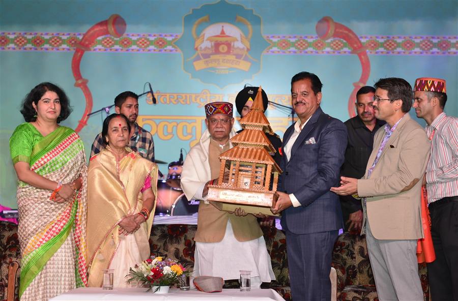 राज्यपाल ने अंतरराष्ट्रीय कुल्लू दशहरा उत्सव की सांस्कृतिक संध्या का शुभारम्भ किया