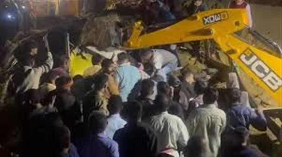 बिलासपुर में निजी बस पर भूस्खलन से मलबा गिरा -15 लोगों की मौत