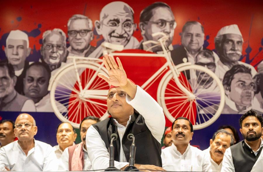 यह कोई डबल इंजन नहीं हैं, यह झूठ के इंजन हैं। राजस्थान में भी चल रहे होंगे झूठ के इंजन - अखिलेश यादव