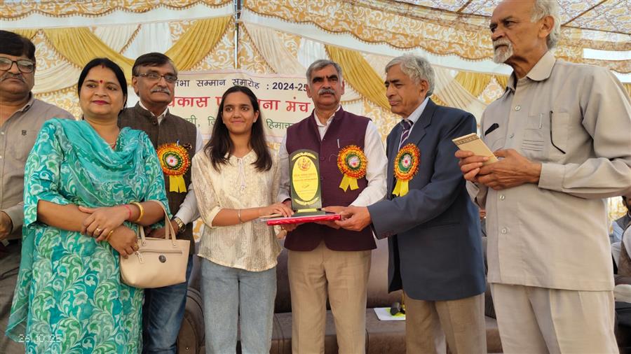 विधायक संजय रत्न ने सम्मानित किये मेधावी छात्र