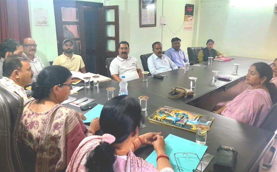 स्वच्छ शहर–समृद्ध शहर कार्यक्रम के तहत देहरा में विकास कार्यों की समीक्षा