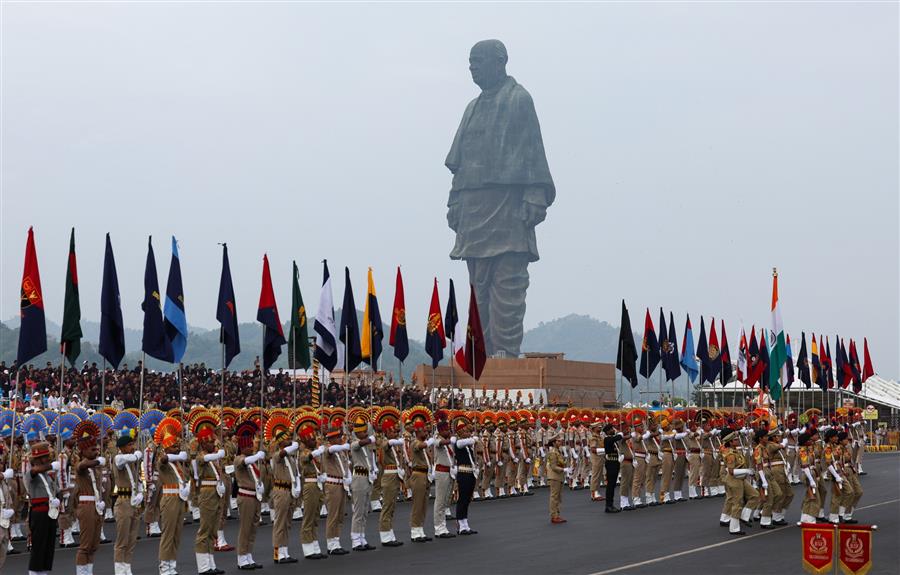 प्रधानमंत्री ने केंद्रीय सशस्त्र पुलिस बलों और राज्य पुलिस बलों के कौशल और साहस को दिखाने वाली शानदार एकता परेड की तारीफ़ की