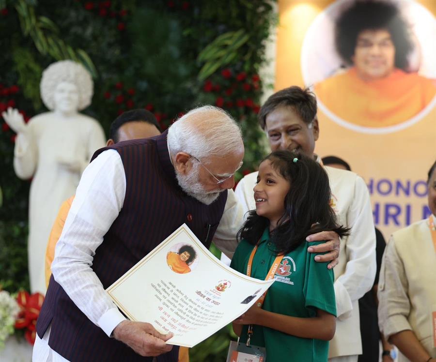 प्रधानमंत्री ने योग और नियमित अच्छी आदतों के माध्यम से स्वास्थ्य को बनाए रखने पर जोर दिया