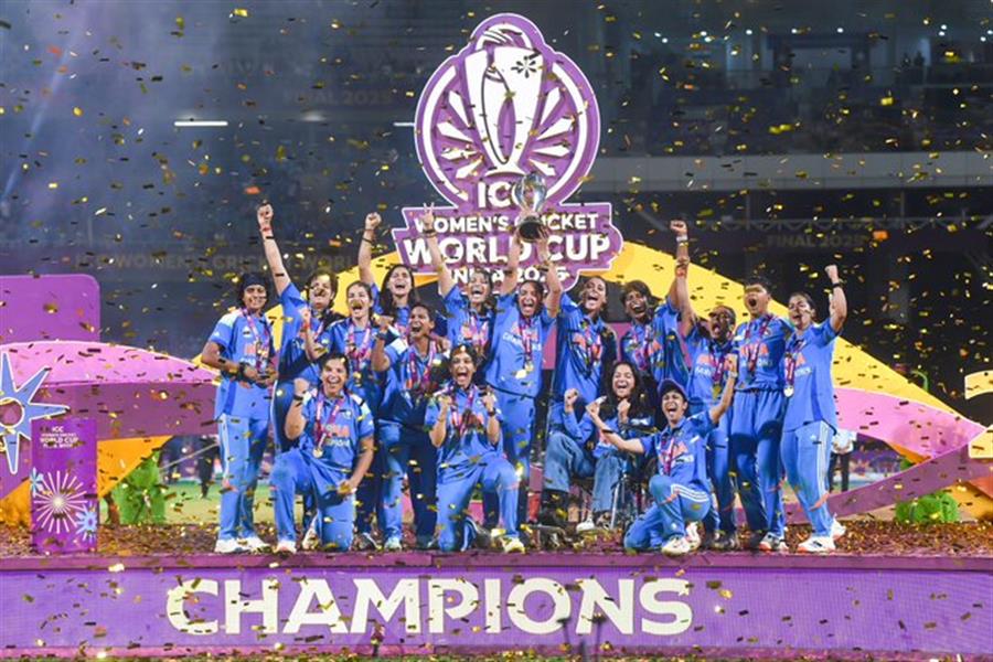  आईसीसी महिला विश्व कप के फाइनल में भारत ने दक्षिण अफ्रीका को 52 रन से हरा कर पहली बार विश्व कप अपने नाम किया