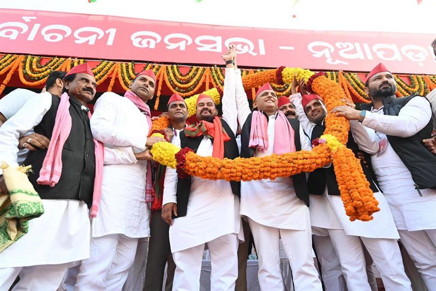 अखिलेश यादव ने  में नौपाड़ा विधानसभा उपचुनाव में रमाकांत हाती के समर्थन में विशाल चुनावी जनसभा को सम्बोधित किया