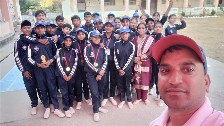 गुम्मर School  में सात दिवसीय एन.एस.एस. शिविर का समापन 