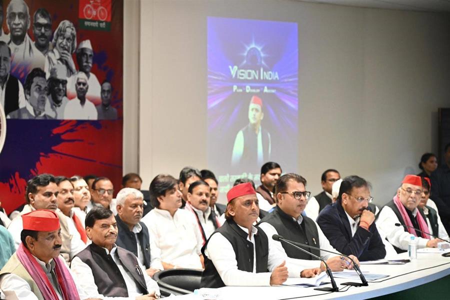 नई पीढ़ी के सोच में सहिष्णुता प्रेम और सम्मान है। वह दयाुल और प्रगतिपंथी है - अखिलेश यादव