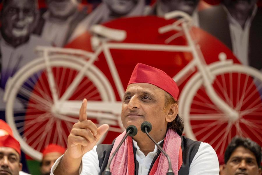 कुछ मीडिया हाउस हमारे महाकाव्यों की बातों और संदर्भों को गलत तरीके से प्रस्तुत करके उनका अपमान कर रहे हैं - अखिलेश यादव