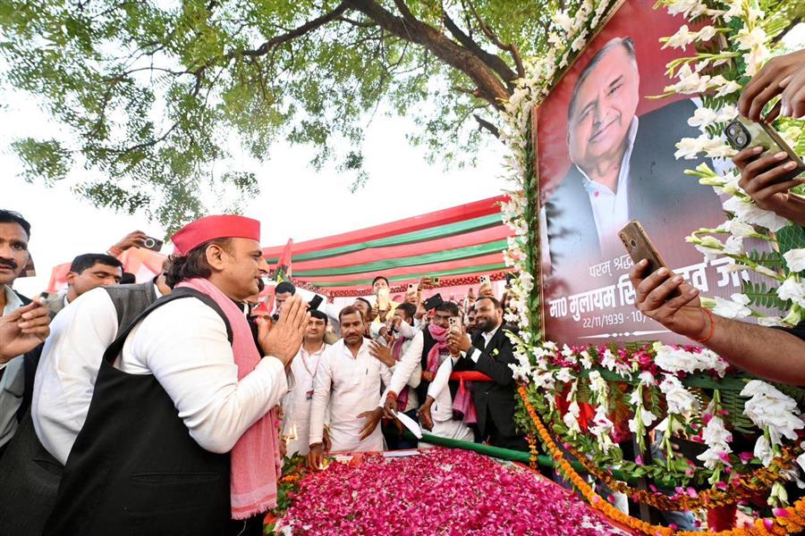 दंगल के साथ-साथ राजनीति में भी रूचि रखनी है, क्योंकि अभी राजनीति का असली दंगल बाकी है -अखिलेश यादव