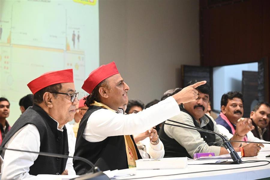  वाराणसी दाल मंडी का राजनीतिक डिमोलिशन रोका जाए - अखिलेश यादव 