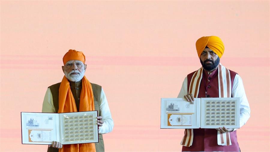 हमारे गुरुओं की परंपरा हमारे राष्ट्र के चरित्र, हमारी संस्कृति और हमारी मूल भावना का आधार है: प्रधानमंत्री मोदी