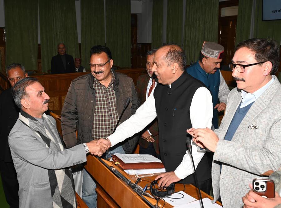 सत्र से पूर्व विधान सभा अध्यक्ष के कार्यालय कक्ष में आयोजित की गई सर्वदलीय बैठक