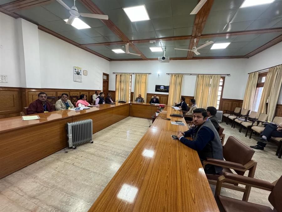 सभी विभागों और जिलों ने अपने-अपने क्षेत्राधिकार में की जा रही शीतकालीन तैयारी संबंधी गतिविधियों की जानकारी दी