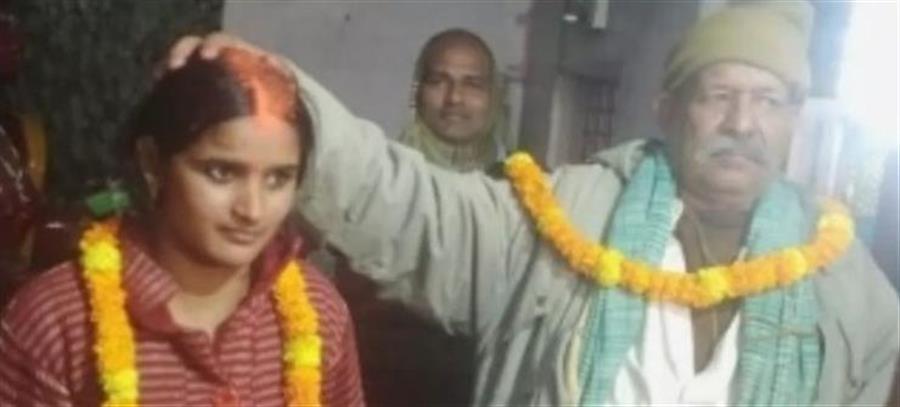 70 वर्षीय ससुर ने अपनी ही बहू से शादी कर ली