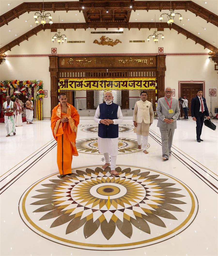प्रधानमंत्री ने कहा, “कलयुग में, भगवान के नाम के जाप से ही व्यक्ति को संसार रूपी भवसागर से मुक्ति मिल जाती है”